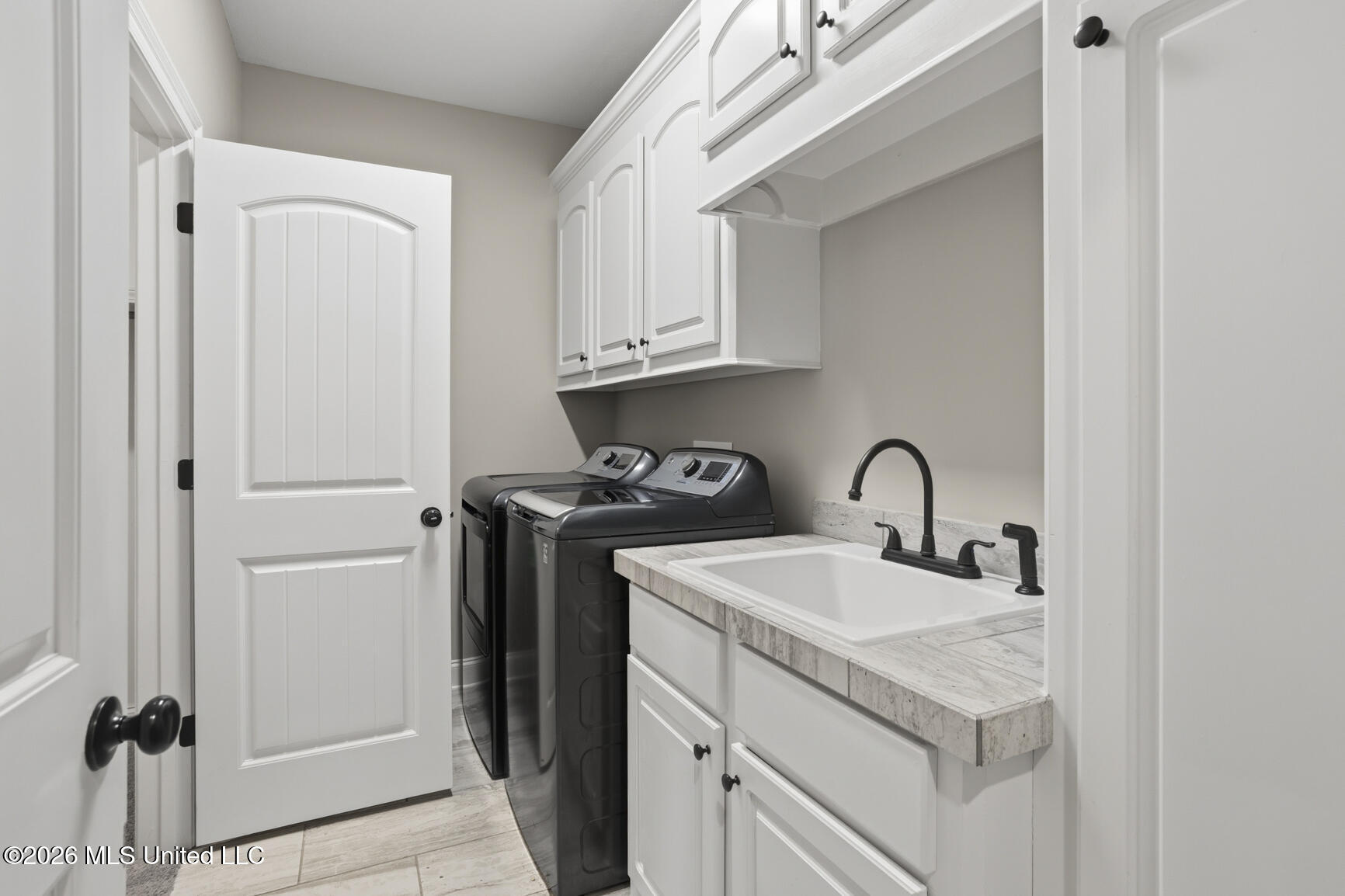 125 Western Ridge Circle Canton, MS 39046 - Photo 17 of 40 Laundry Room