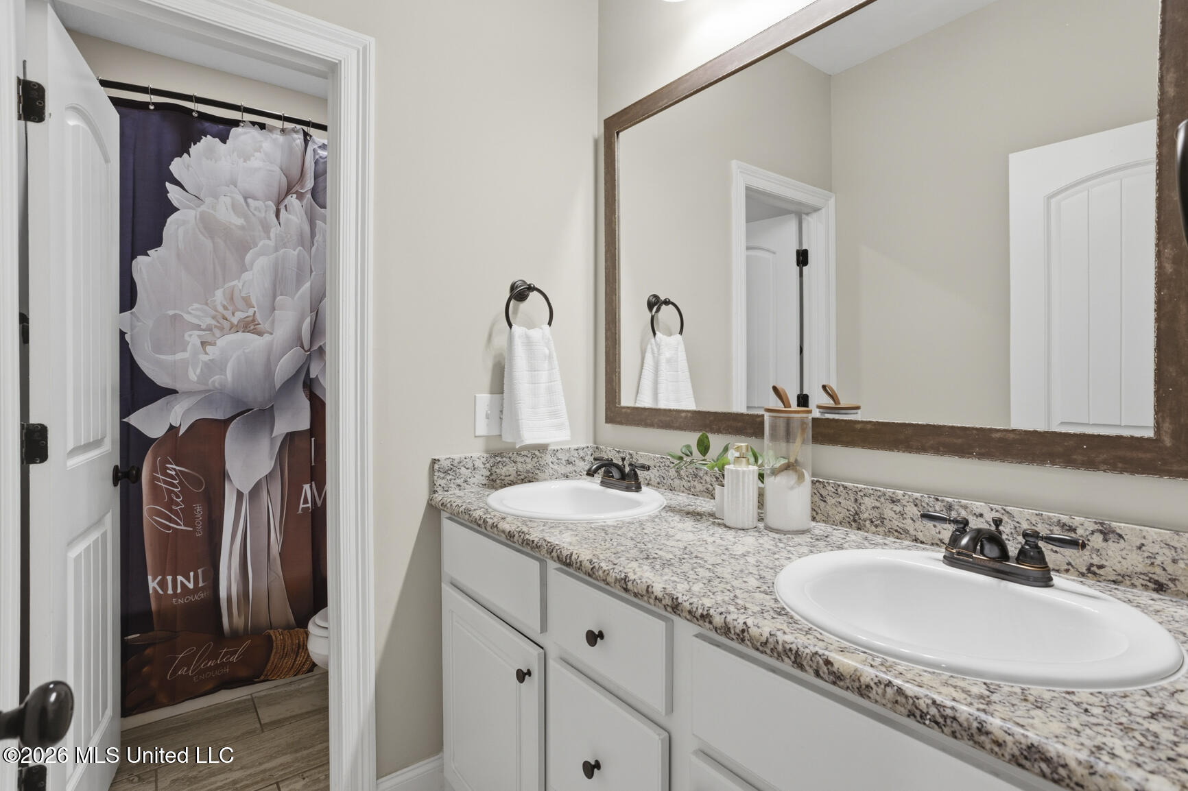 125 Western Ridge Circle Canton, MS 39046 - Photo 26 of 40 Hall Bathroom