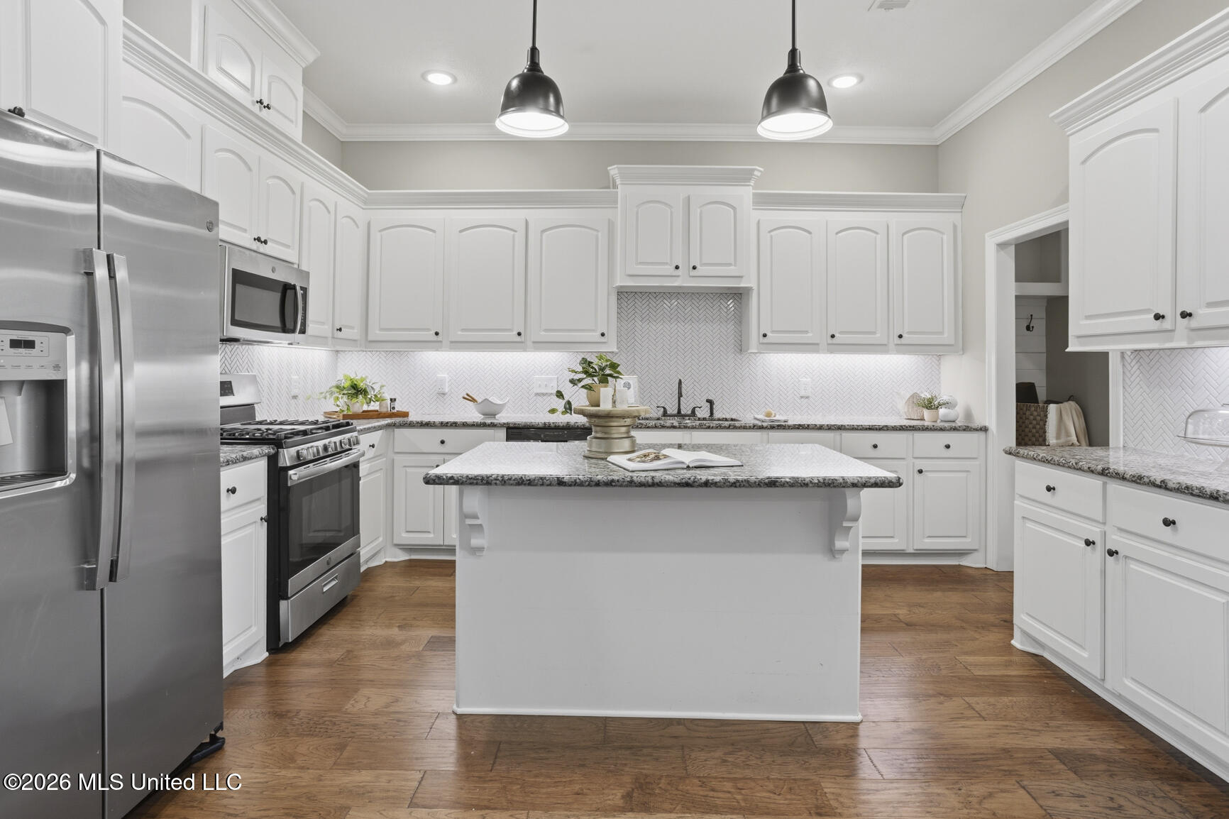 125 Western Ridge Circle Canton, MS 39046 - Photo 8 of 40 Kitchen with Island