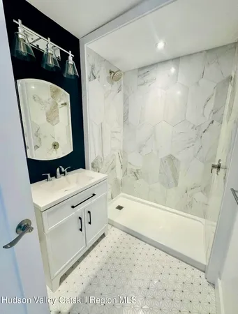 $2,200 | 412 Main Street, Unit 3, Catskill, NY 12414