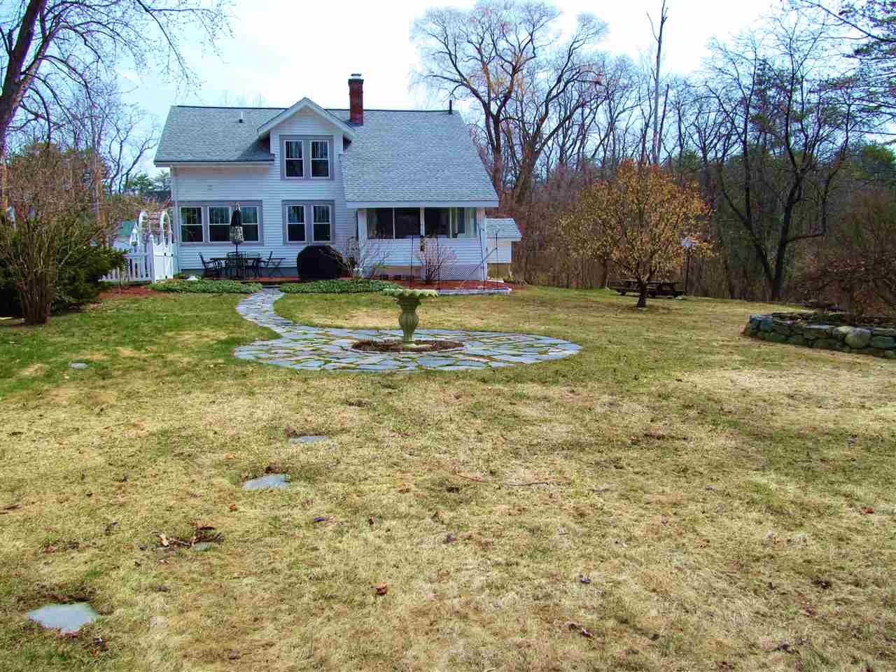 24 Shawmut Street Concord, NH 03301 - Photo 3 of 32