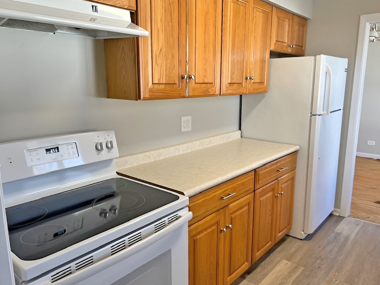 654 Longview Drive Antioch, IL 60002 - Photo 12 of 39 a kitchen with a refrigerator and a sink