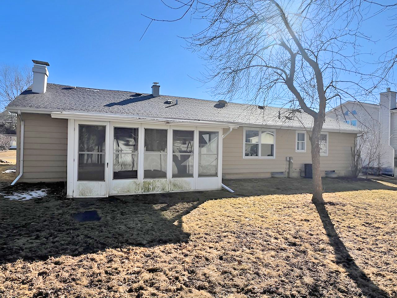 654 Longview Drive Antioch, IL 60002 - Photo 34 of 39 a front view of a house with a yard