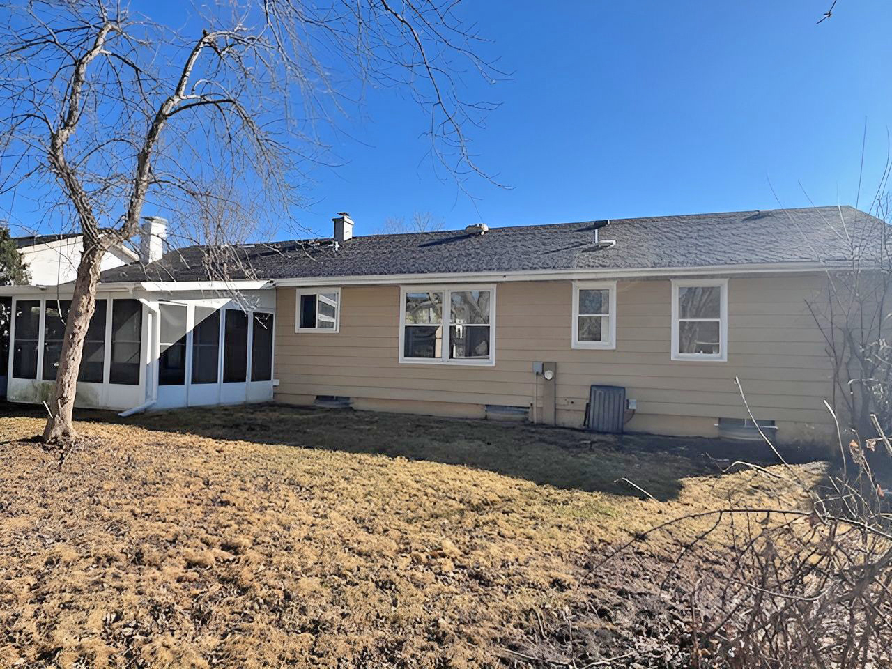 654 Longview Drive Antioch, IL 60002 - Photo 35 of 39 a front view of a house with a yard