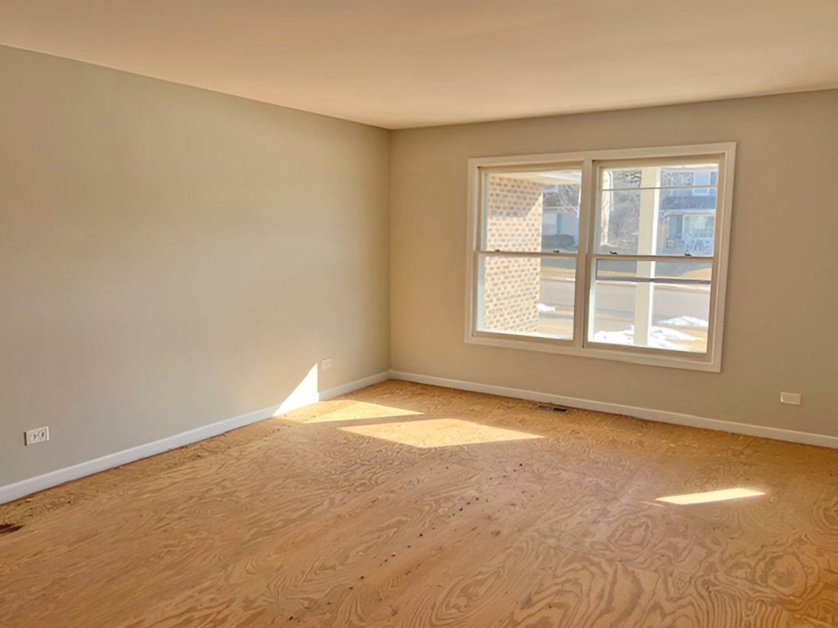 654 Longview Drive Antioch, IL 60002 - Photo 6 of 39 a view of an empty room with a window