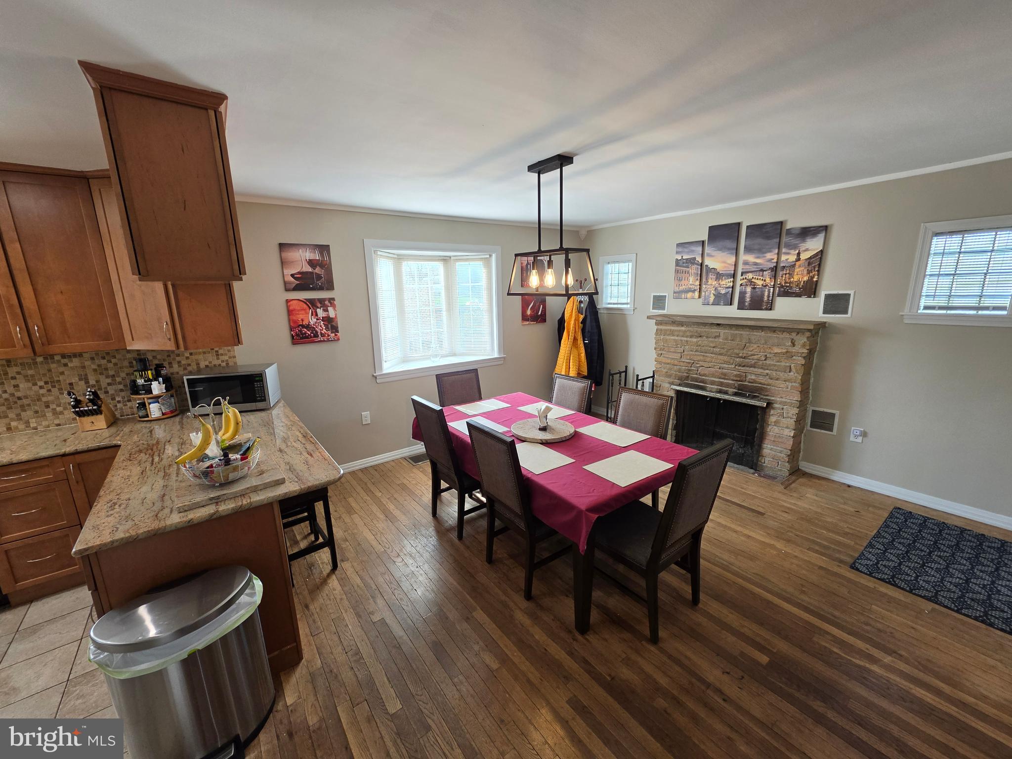 142 New Road Horsham, PA 19044 - Photo 6 of 38 a view of a dining room with furniture and wooden floor