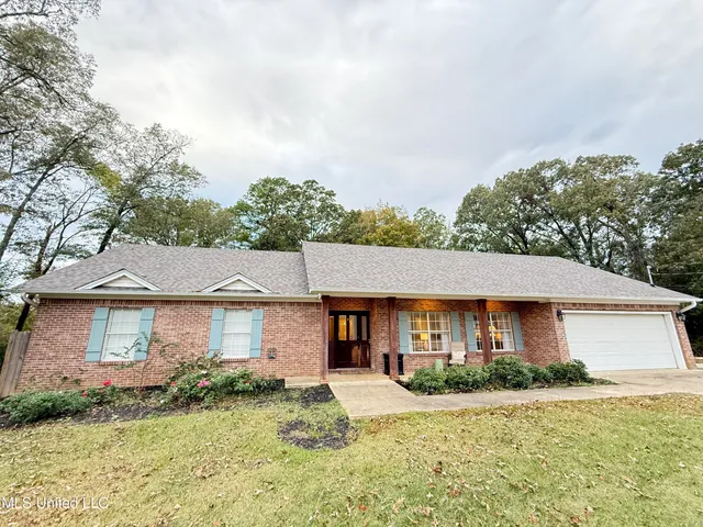 $265,000 | 367 County Road 370, Greenwood, MS 38930