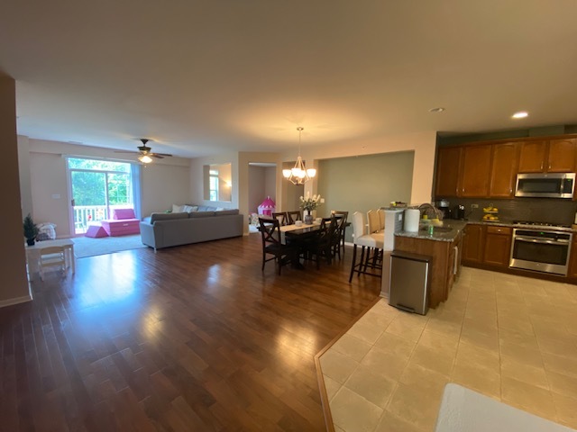 1390 Scarboro Road, Unit 1390 Schaumburg, IL 60193 - Photo 2 of 16