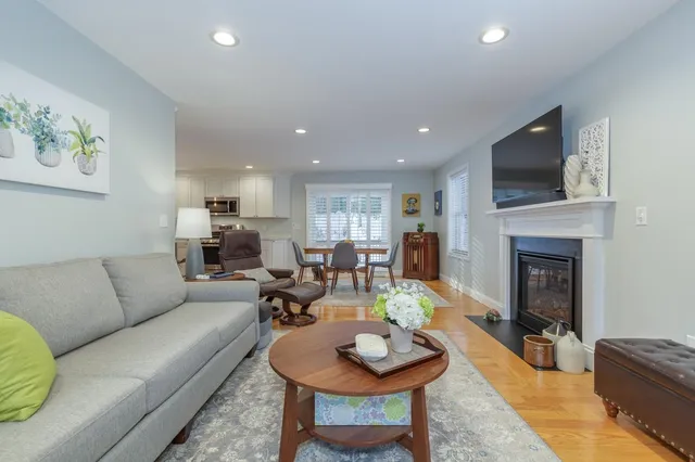 $850,000 | 104 Olde Bridge Lane, Epping, NH 03042