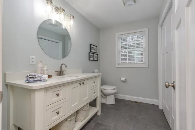 $850,000 | 104 Olde Bridge Lane, Epping, NH 03042