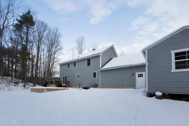 $850,000 | 104 Olde Bridge Lane, Epping, NH 03042