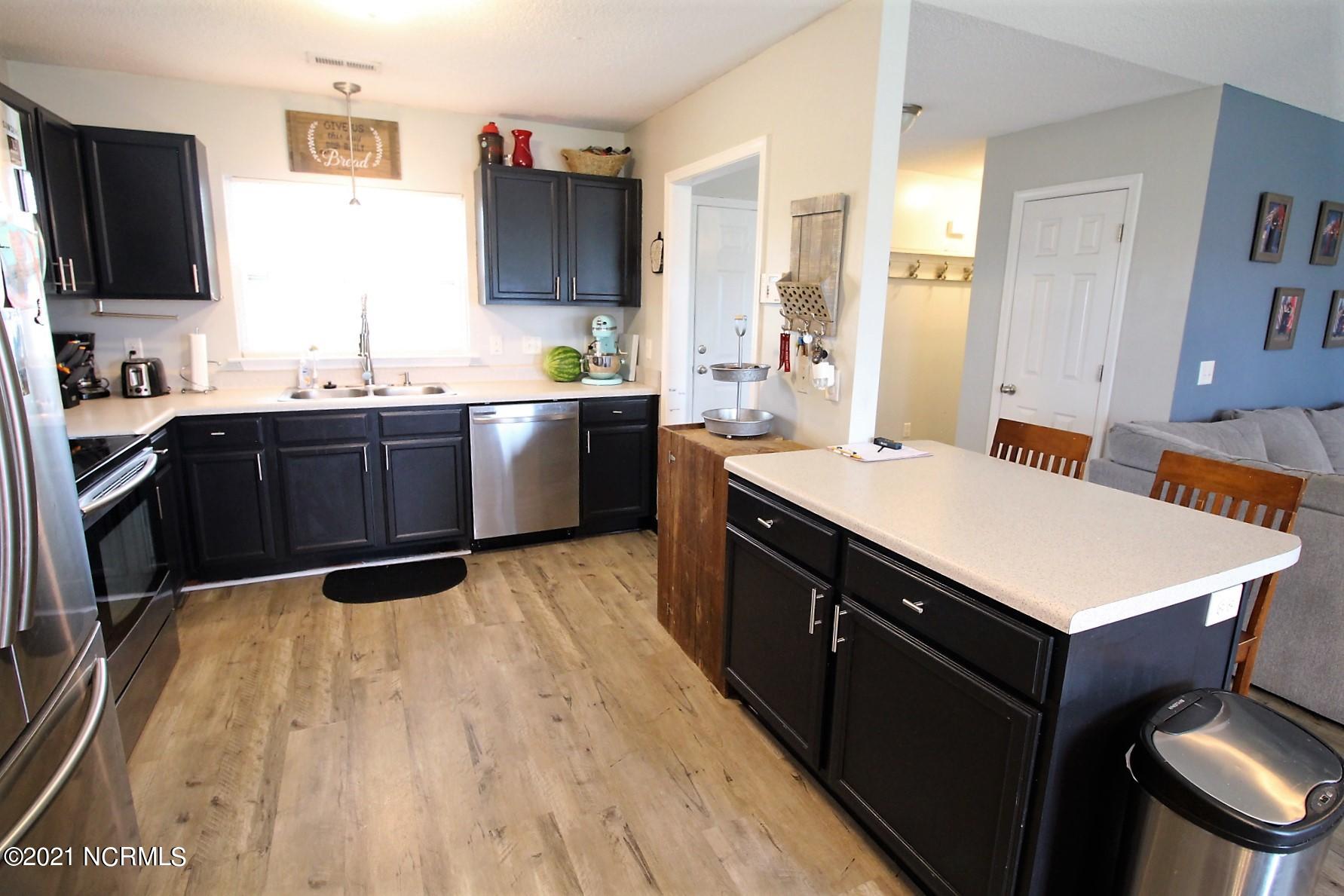 594 Godette School Road Havelock, NC 28532 - Photo 14 of 37 Great breakfast bar