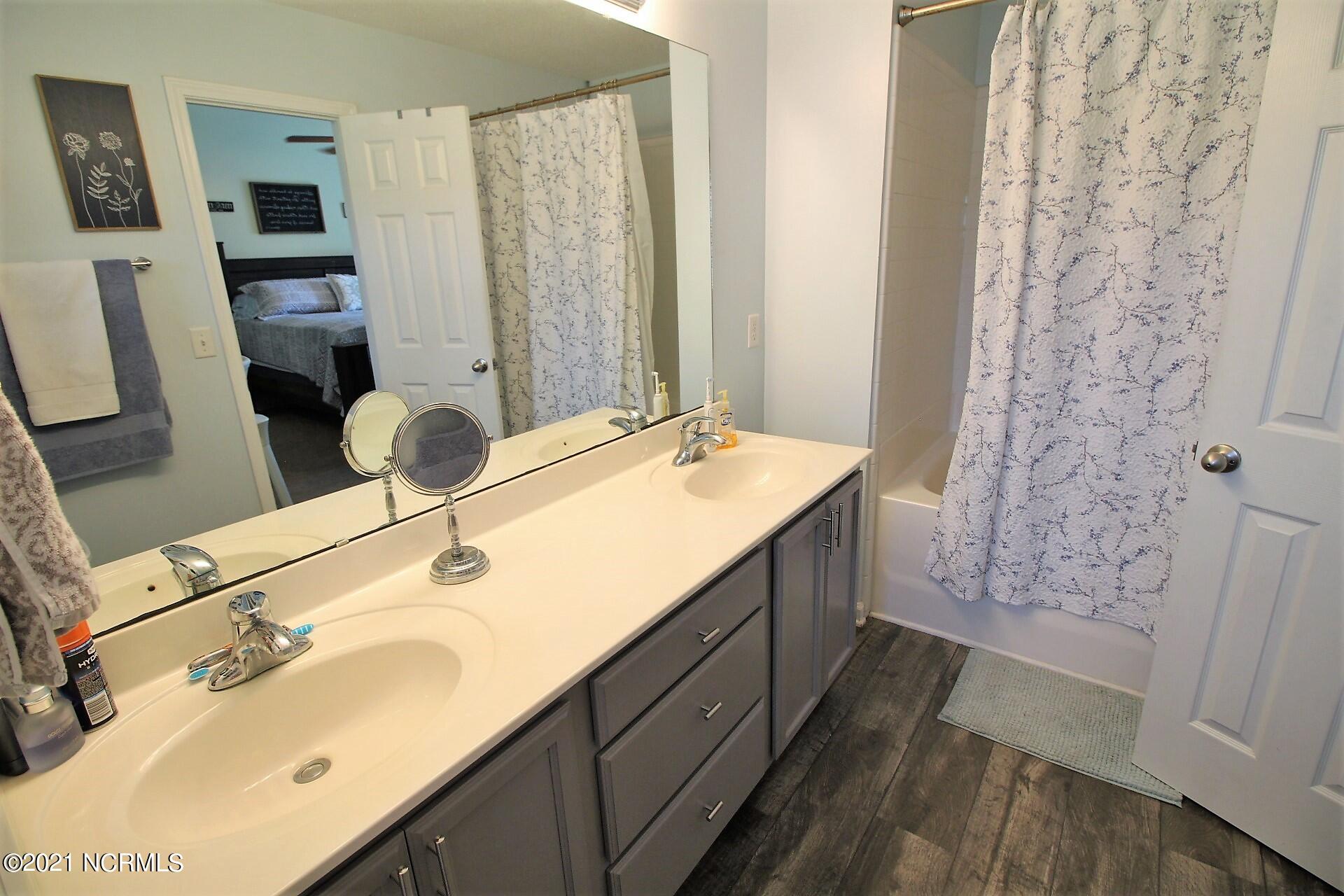 594 Godette School Road Havelock, NC 28532 - Photo 22 of 37 Garden tub/shower combo in master bath