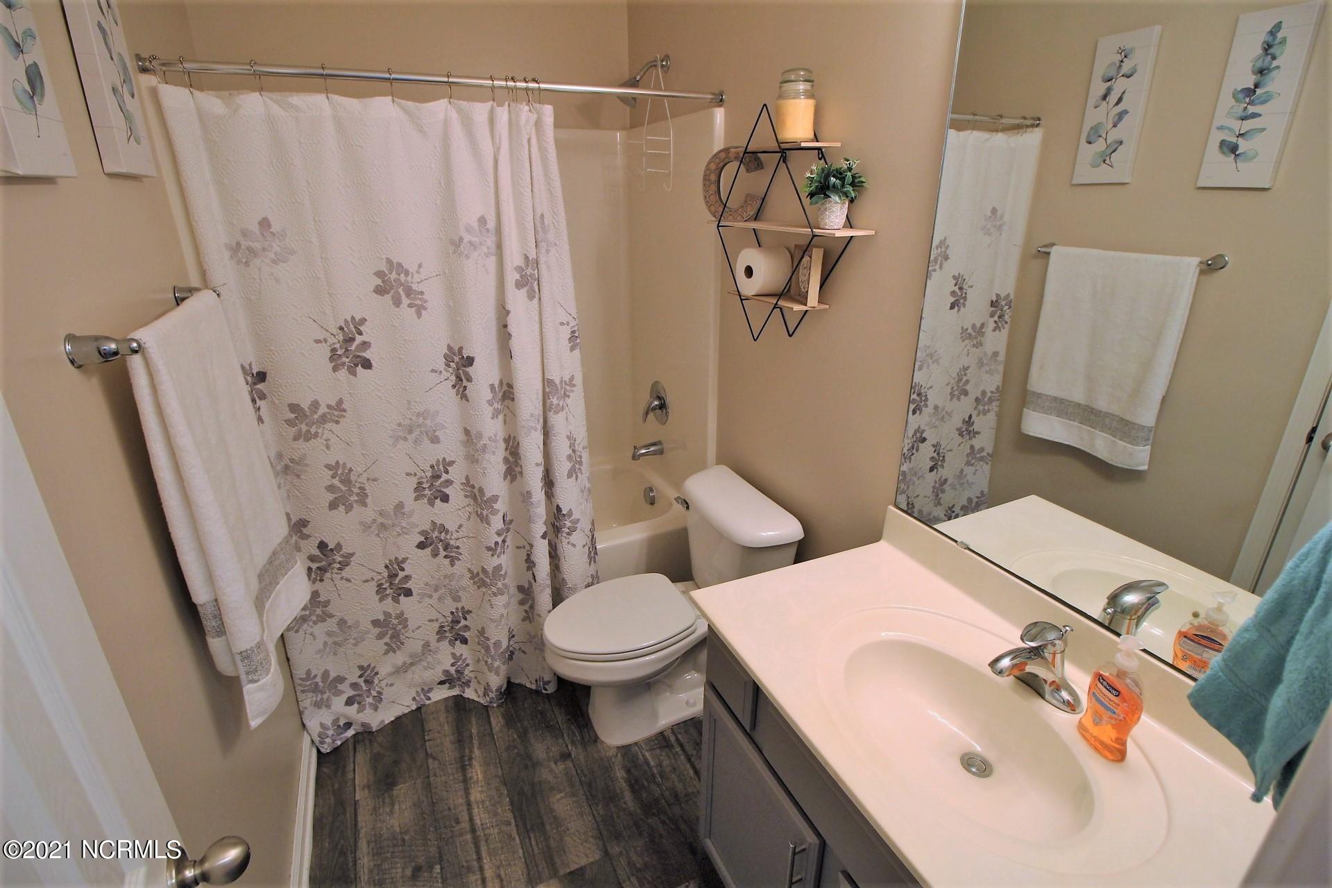 594 Godette School Road Havelock, NC 28532 - Photo 26 of 37 Guest bath