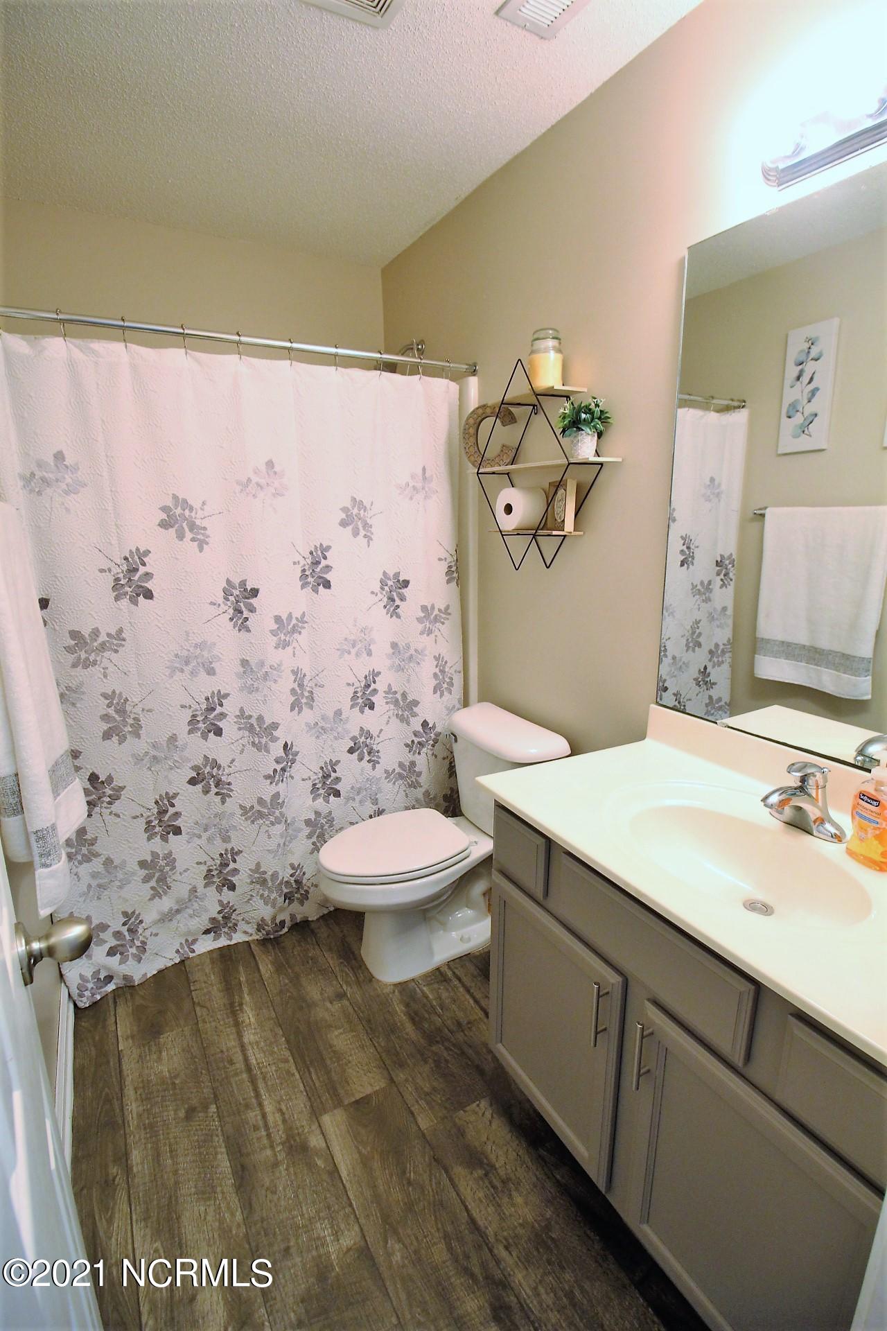 594 Godette School Road Havelock, NC 28532 - Photo 27 of 37 Guest bath