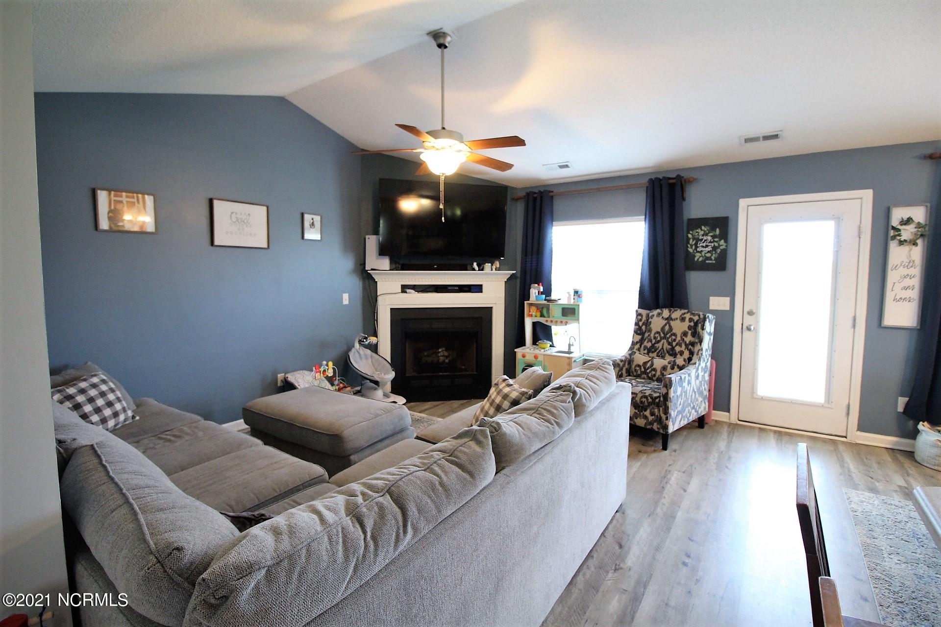 594 Godette School Road Havelock, NC 28532 - Photo 5 of 37 Open concept living