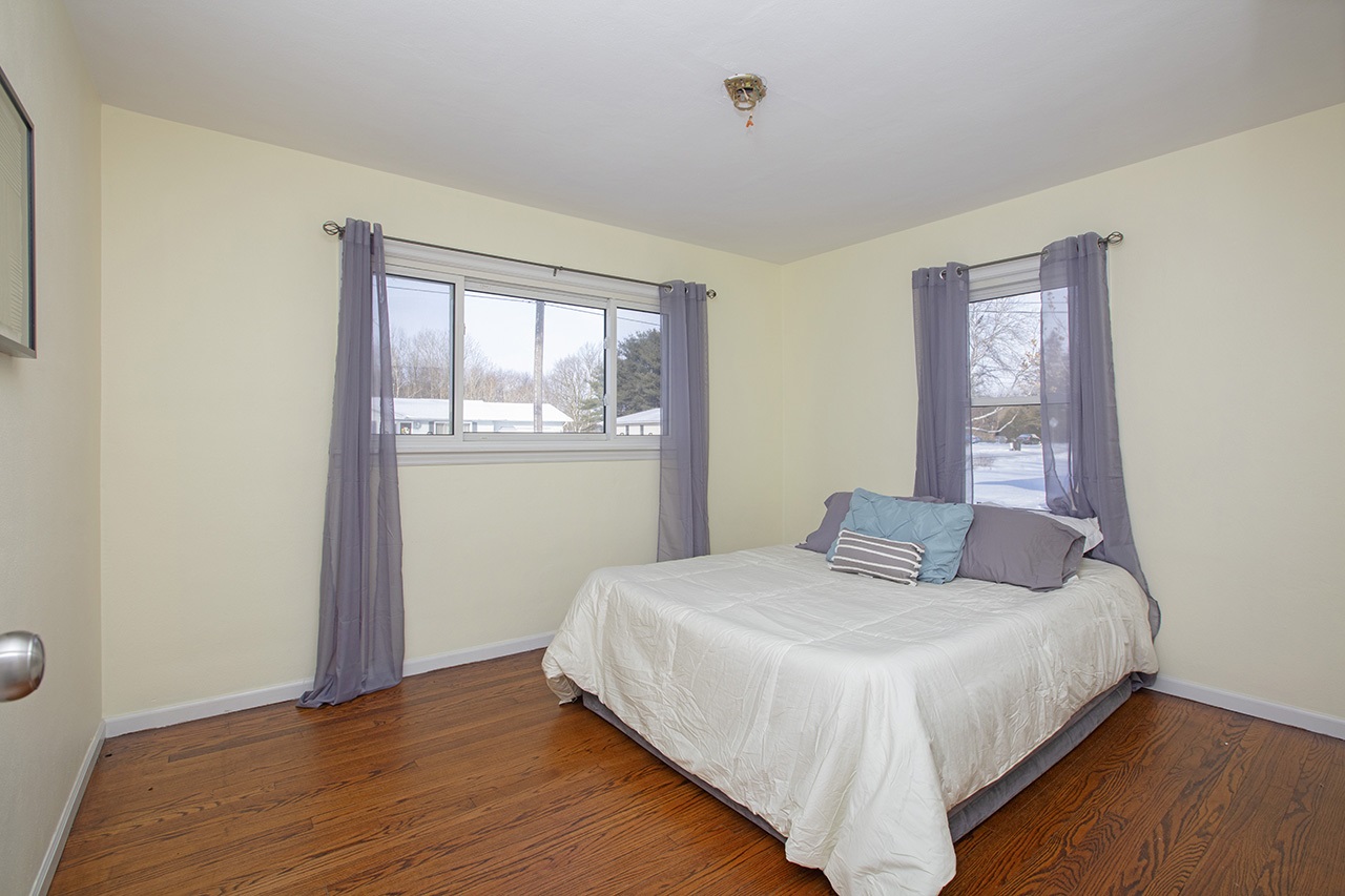 55228 Pear Road South Bend, IN 46628 - Photo 14 of 21 Gallery Image 14