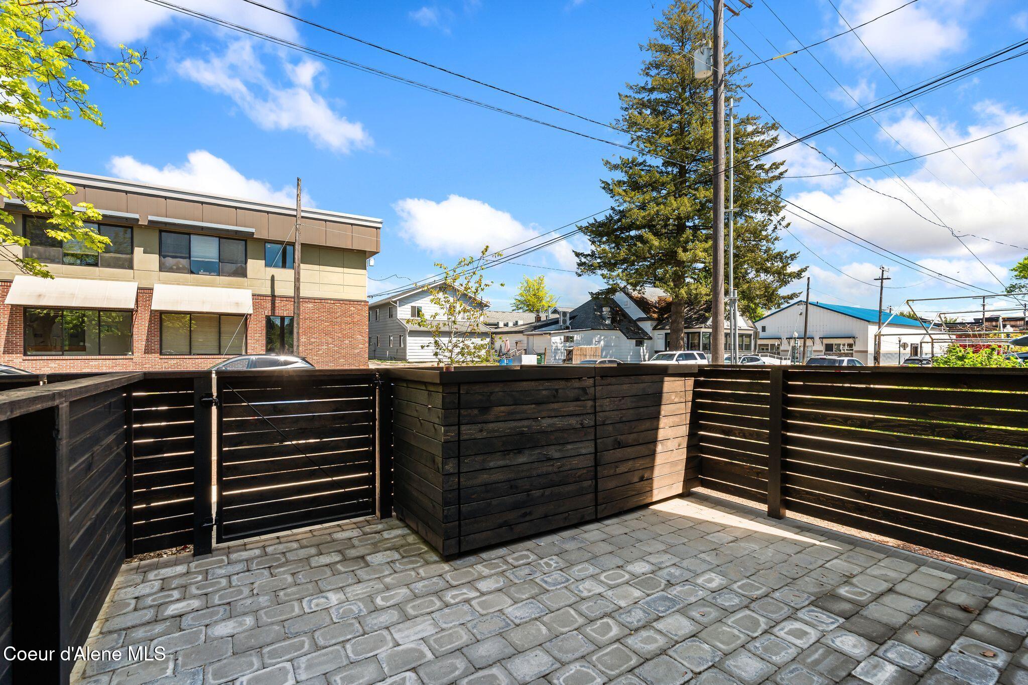 215 West Lake Street Sandpoint, ID 83864 - Photo 27 of 42 Front Patio