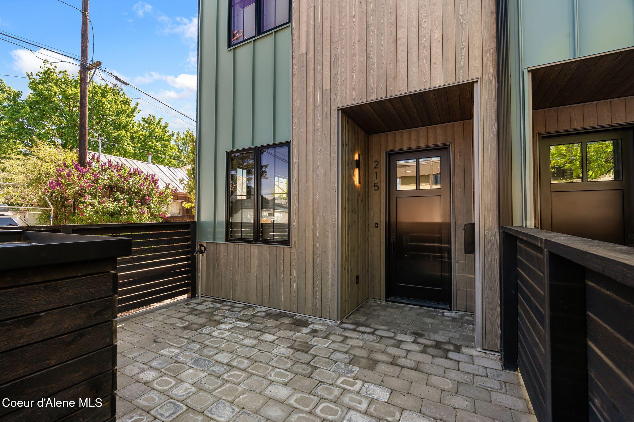 215 West Lake Street Sandpoint, ID 83864 - Photo 3 of 42 Front Entry