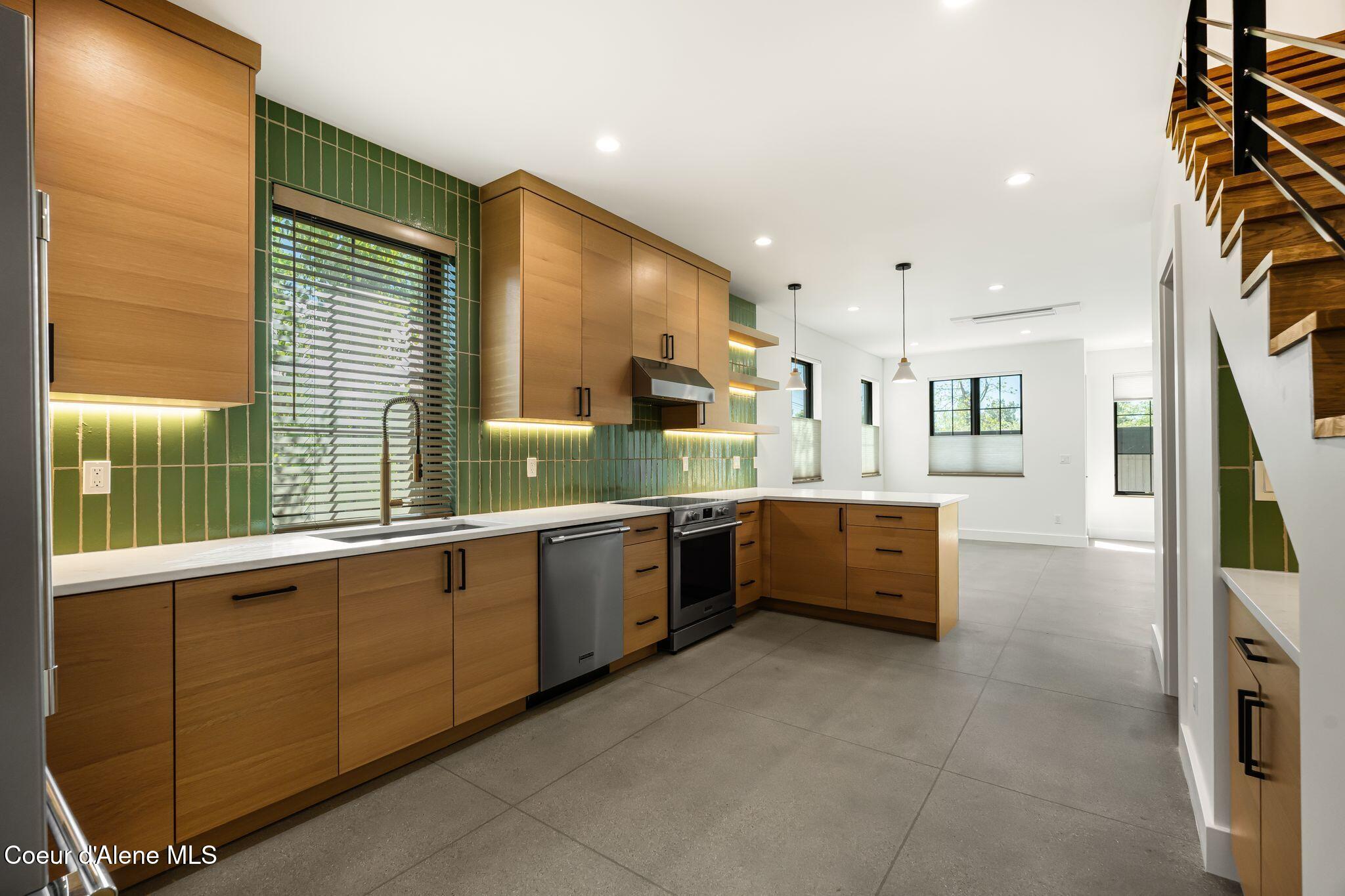 215 West Lake Street Sandpoint, ID 83864 - Photo 4 of 42 Kitchen