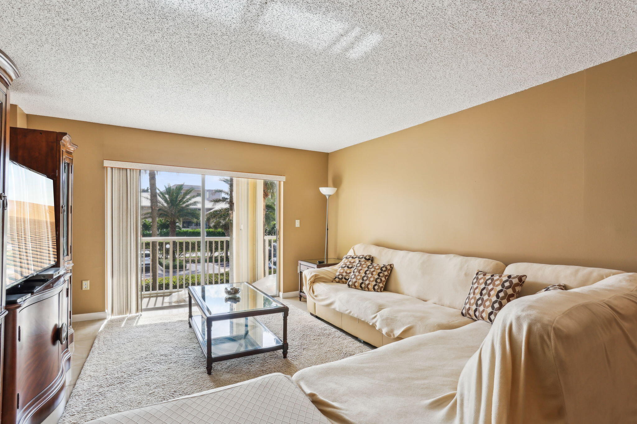 951 De Soto Road, Unit 2300 Boca Raton, FL 33432 - Photo 11 of 29 Living Room
