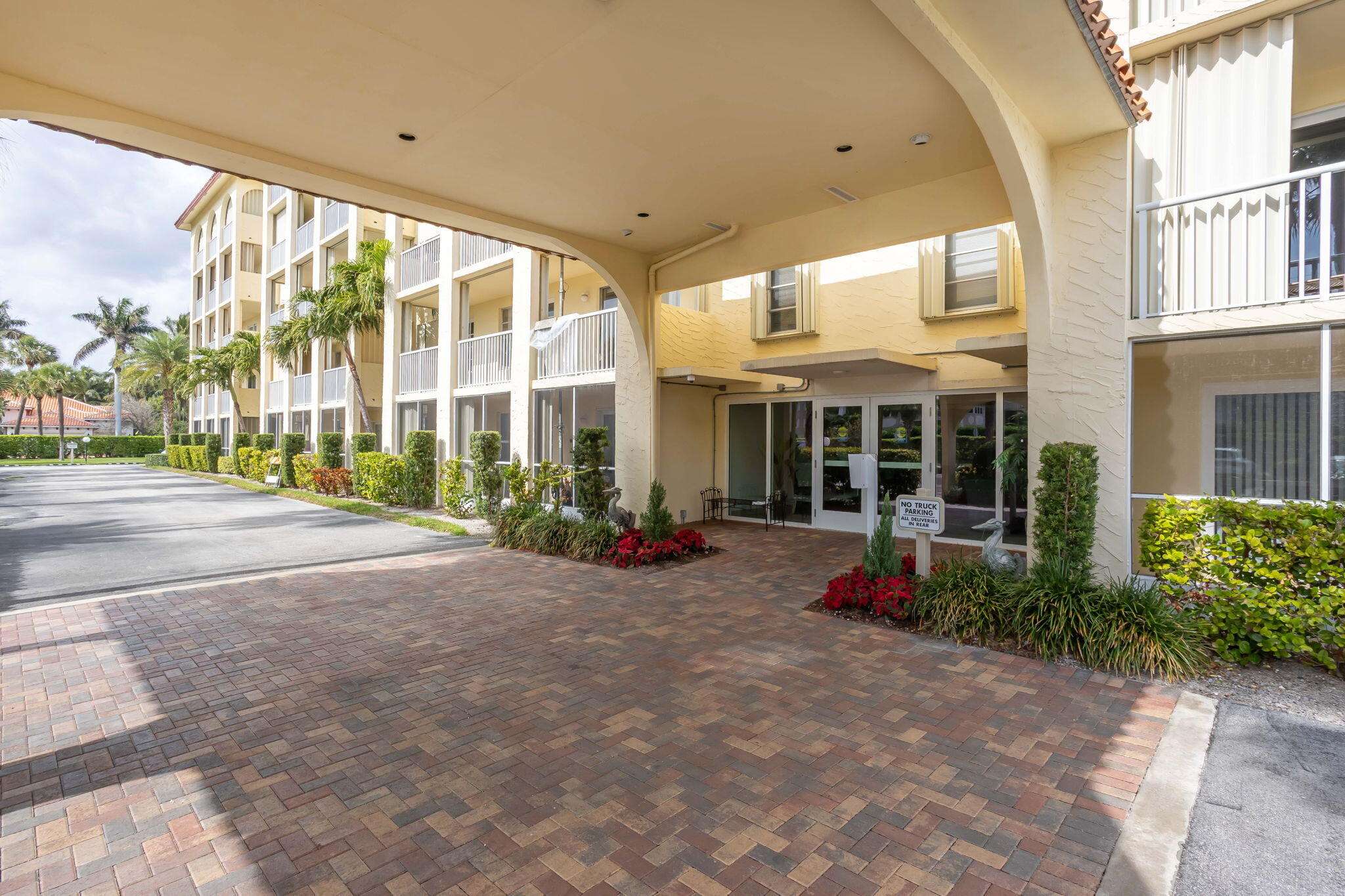 951 De Soto Road, Unit 2300 Boca Raton, FL 33432 - Photo 2 of 29 Entrance
