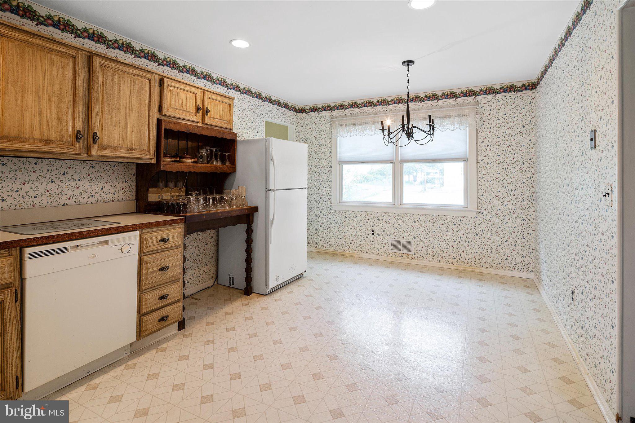 65 Elmont Road Hamilton, NJ 08610 - Photo 11 of 26