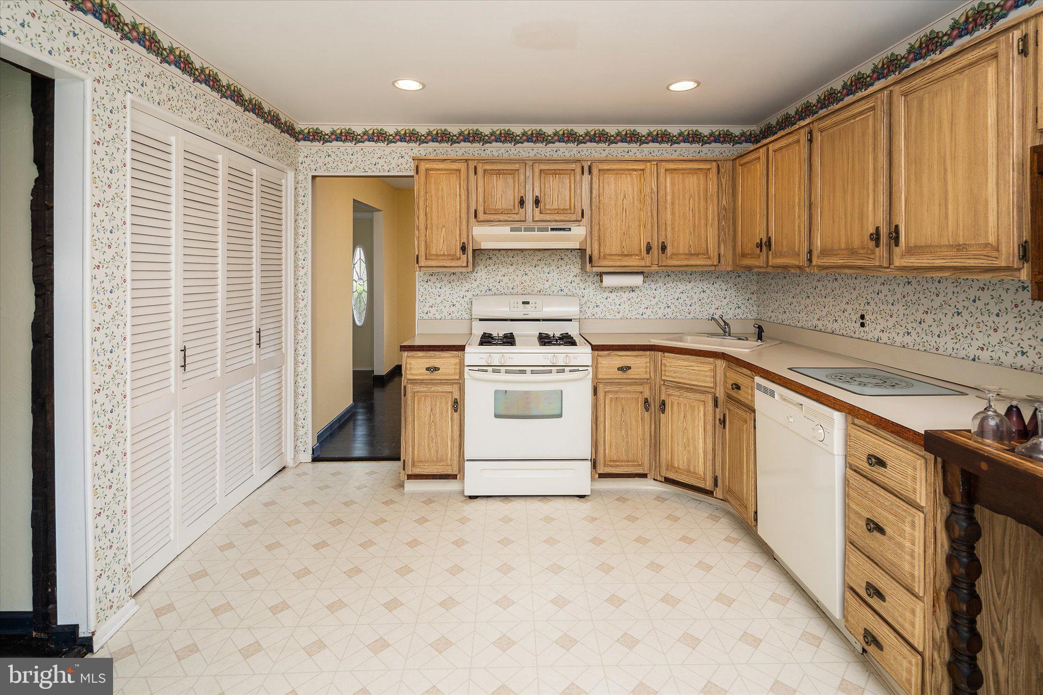 65 Elmont Road Hamilton, NJ 08610 - Photo 14 of 26