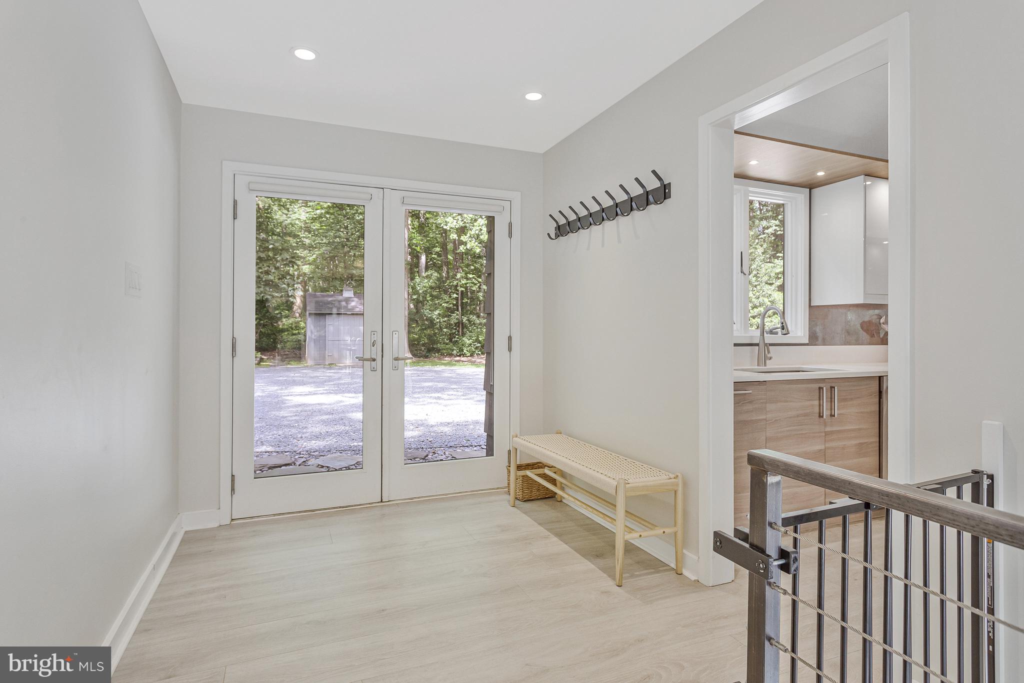 718 Springvale Road Great Falls, VA 22066 - Photo 4 of 57