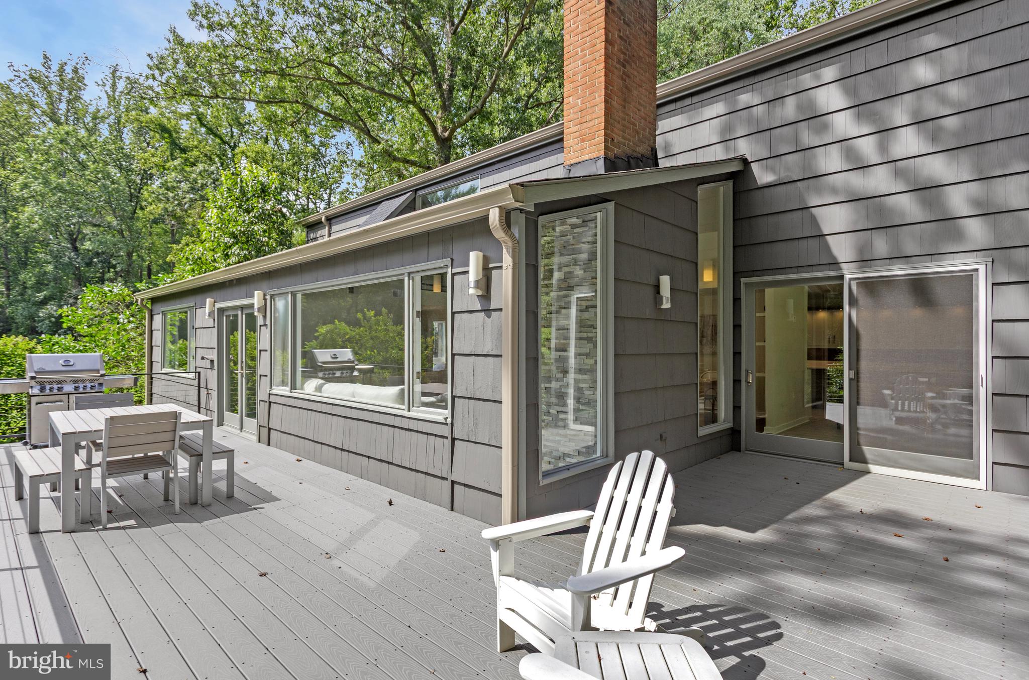 718 Springvale Road Great Falls, VA 22066 - Photo 43 of 57 a outdoor view with a sitting space