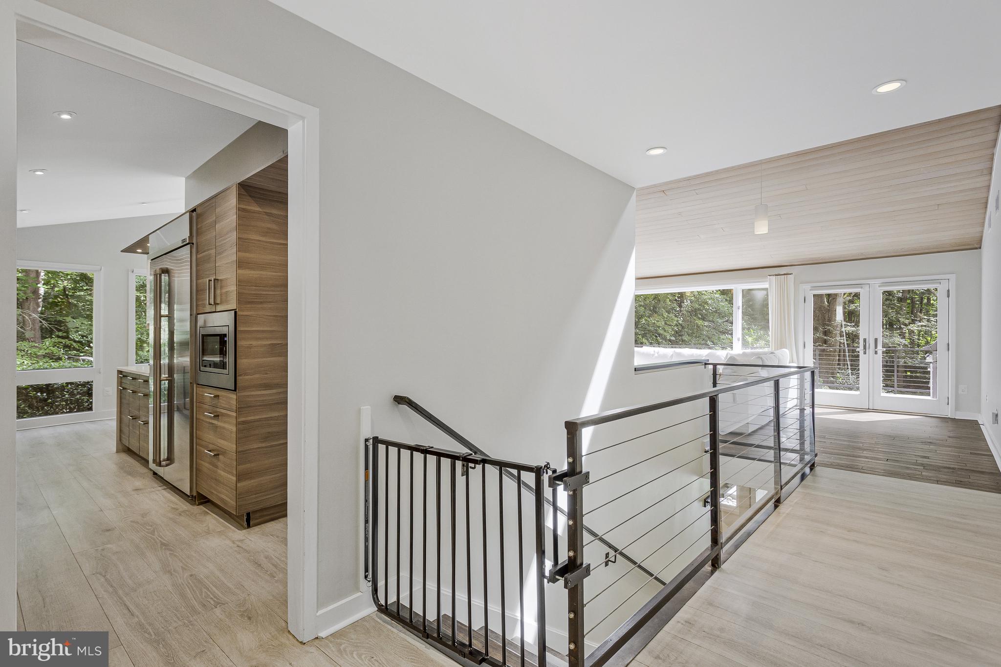 718 Springvale Road Great Falls, VA 22066 - Photo 5 of 57