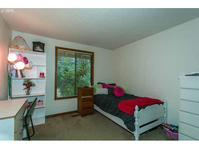 19100 Northeast Jaquith Road Newberg, OR 97132 - Photo 12 of 16 Bedroom