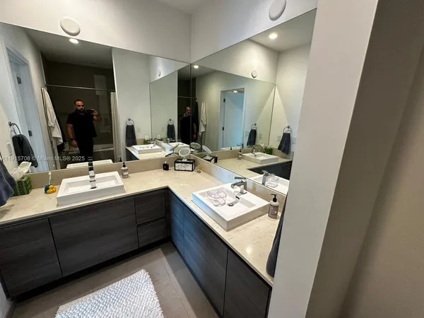 $4,000 | Brickell, Miami, FL 33131