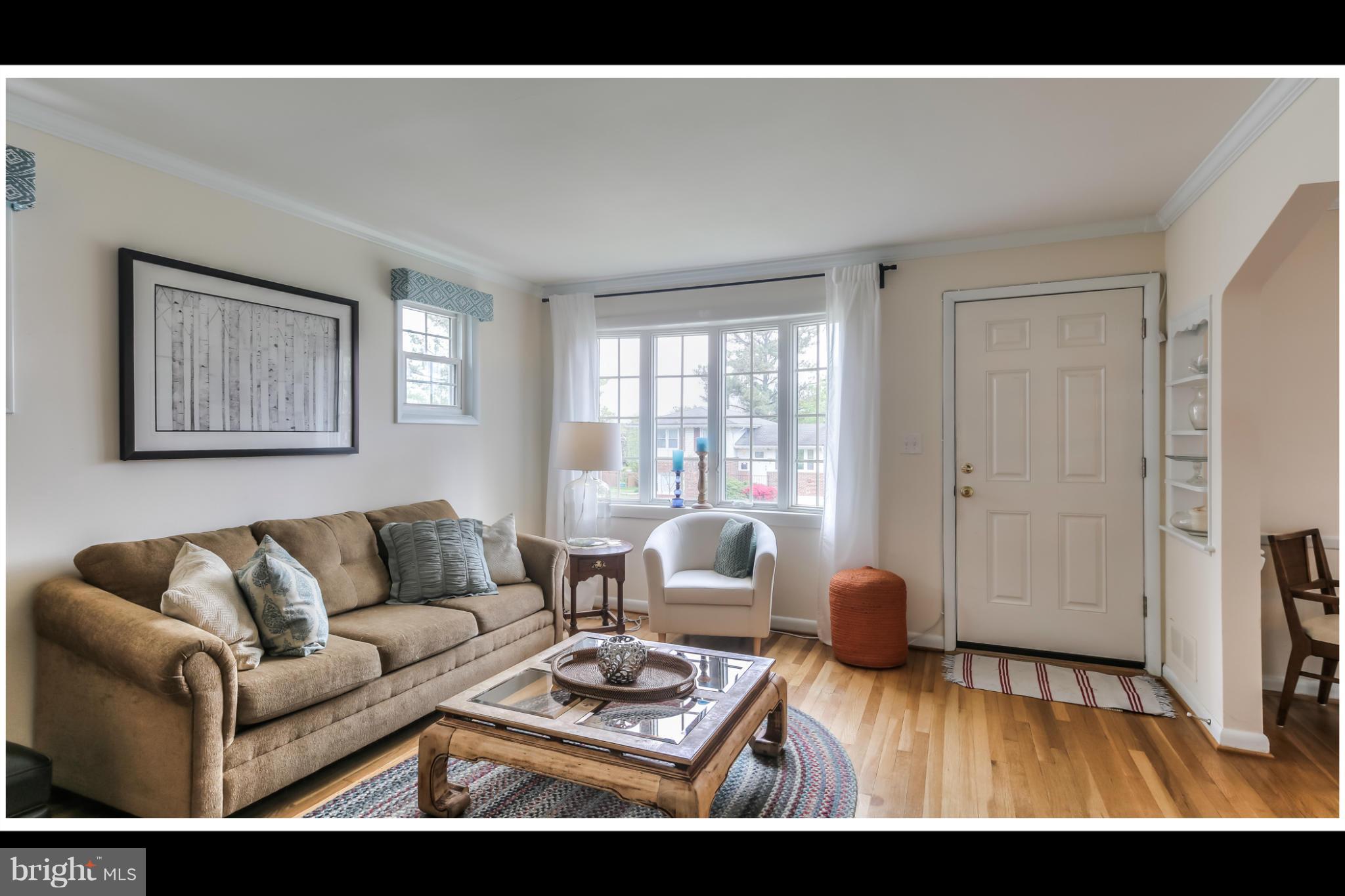 6 Alston Road Lutherville-Timonium, MD 21093 - Photo 3 of 30 Living Room