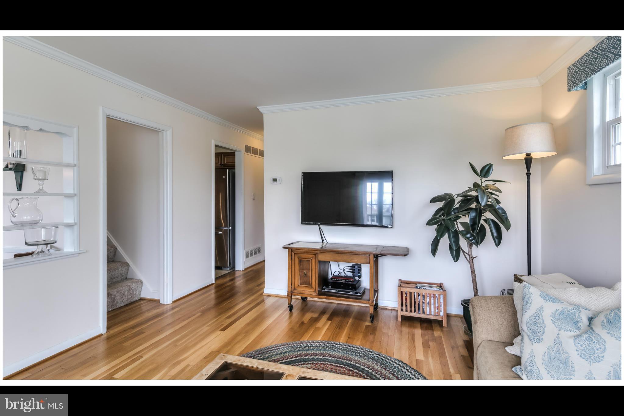 6 Alston Road Lutherville-Timonium, MD 21093 - Photo 4 of 30 Living Room