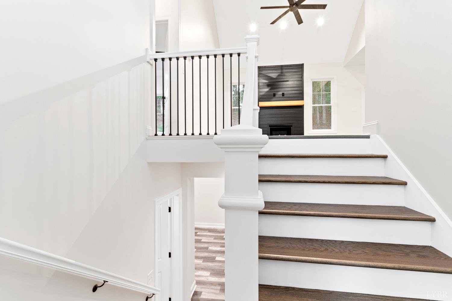 5610 Old Cifax Road Goode, VA 24556 - Photo 4 of 49 a view of entryway and hall