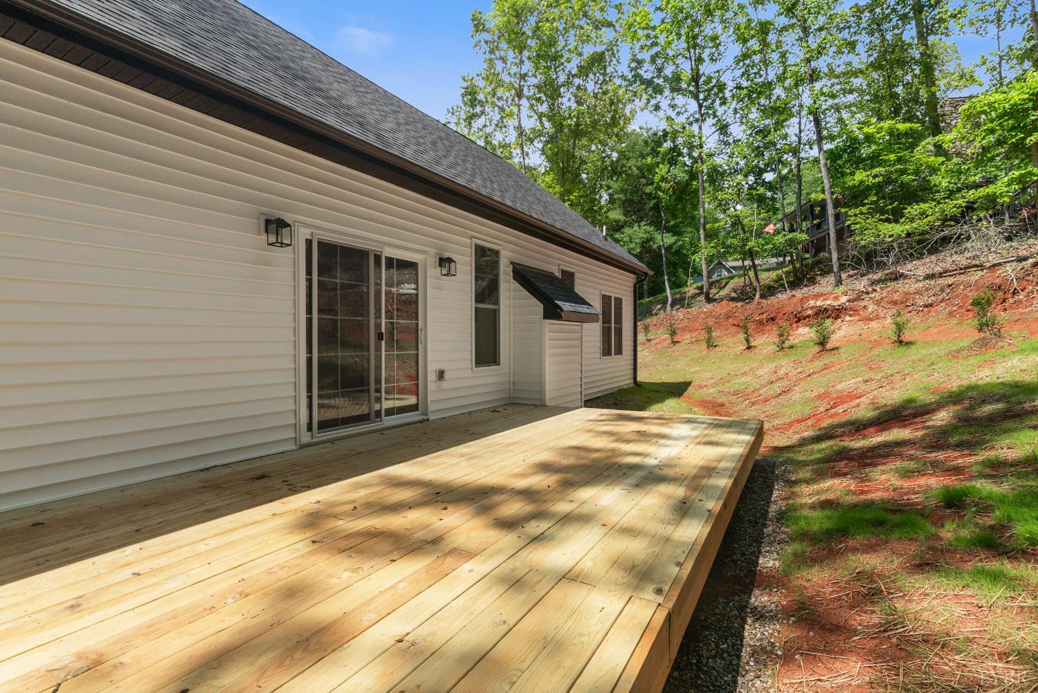 5610 Old Cifax Road Goode, VA 24556 - Photo 45 of 49 a backyard of a house