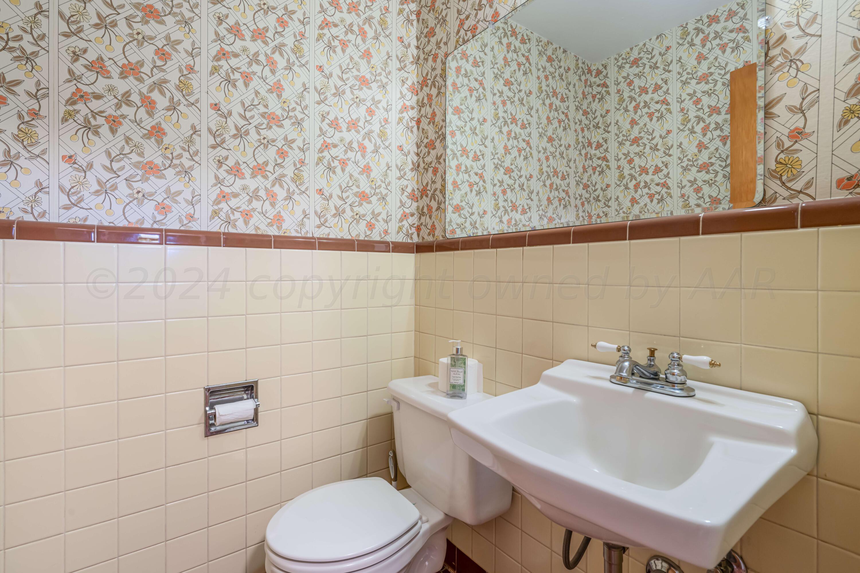 1538 Bell Street Amarillo, TX 79106 - Photo 15 of 20 1538 Bell-27 BATHROOM 1