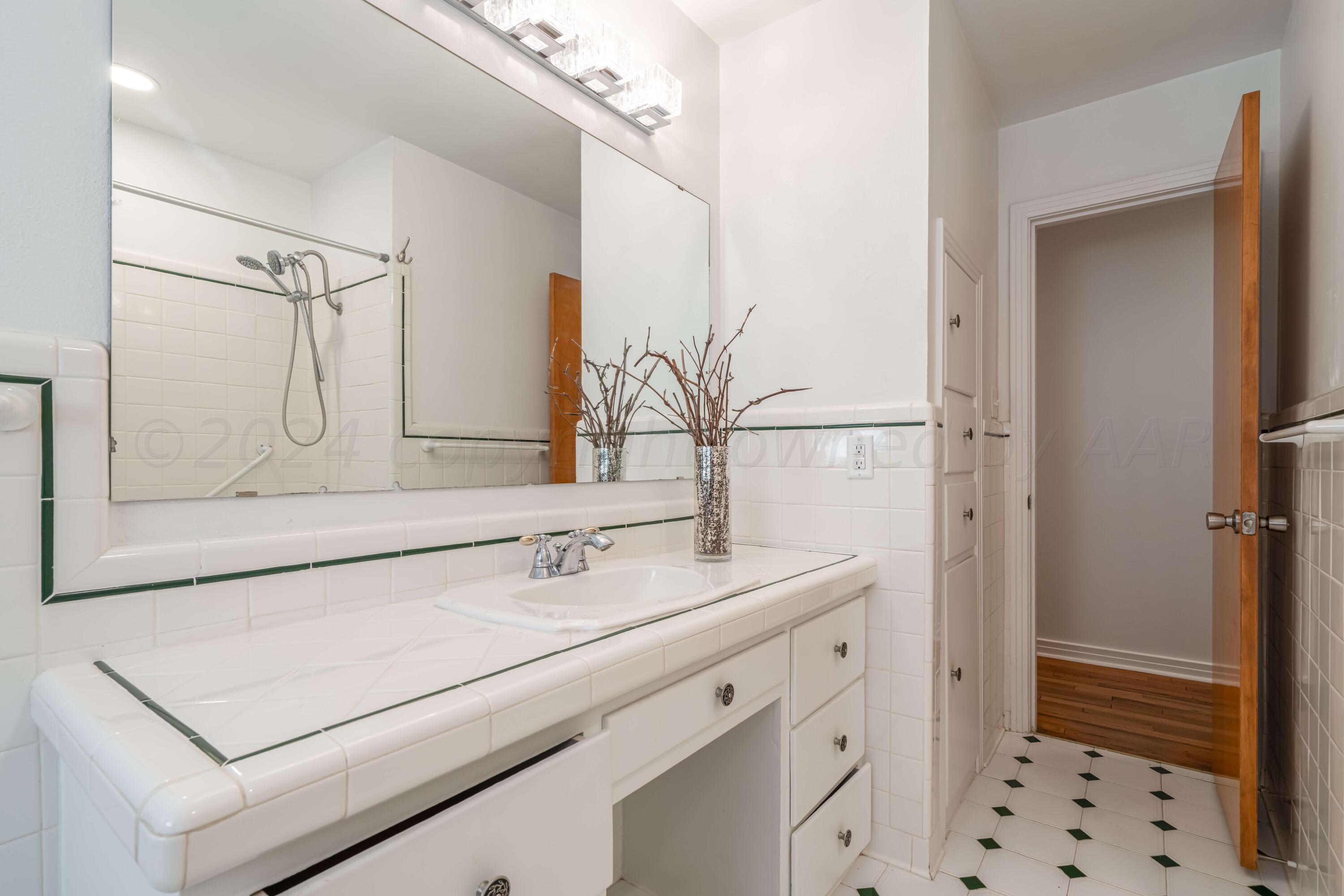 1538 Bell Street Amarillo, TX 79106 - Photo 4 of 20 1538 Bell-35 BATHROOM 2