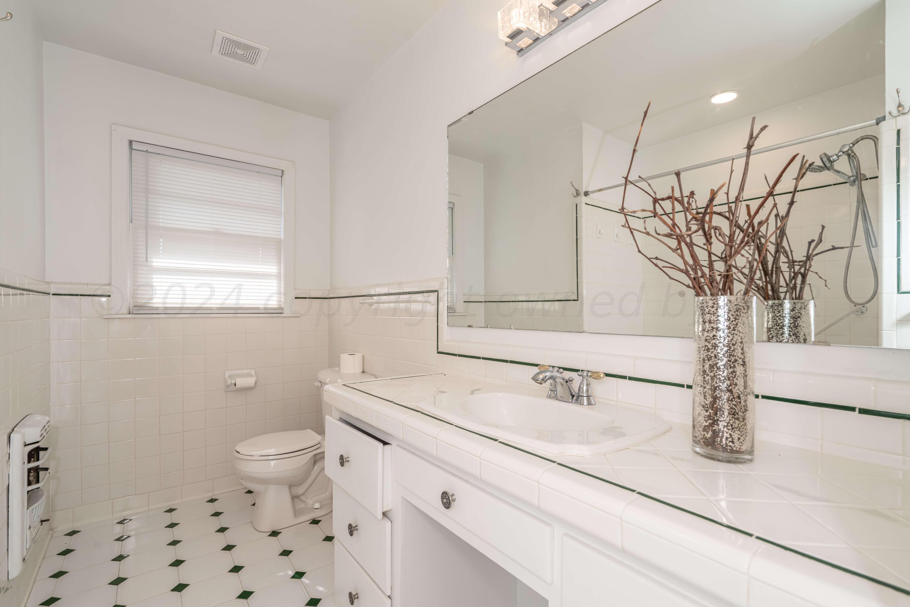 1538 Bell Street Amarillo, TX 79106 - Photo 6 of 20 1538 Bell-33 BATHROOM 2