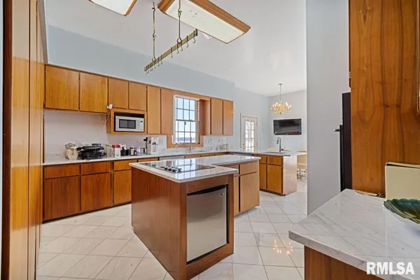 $800,000 | 6399 Pelican Lane, Carbondale, IL 62902