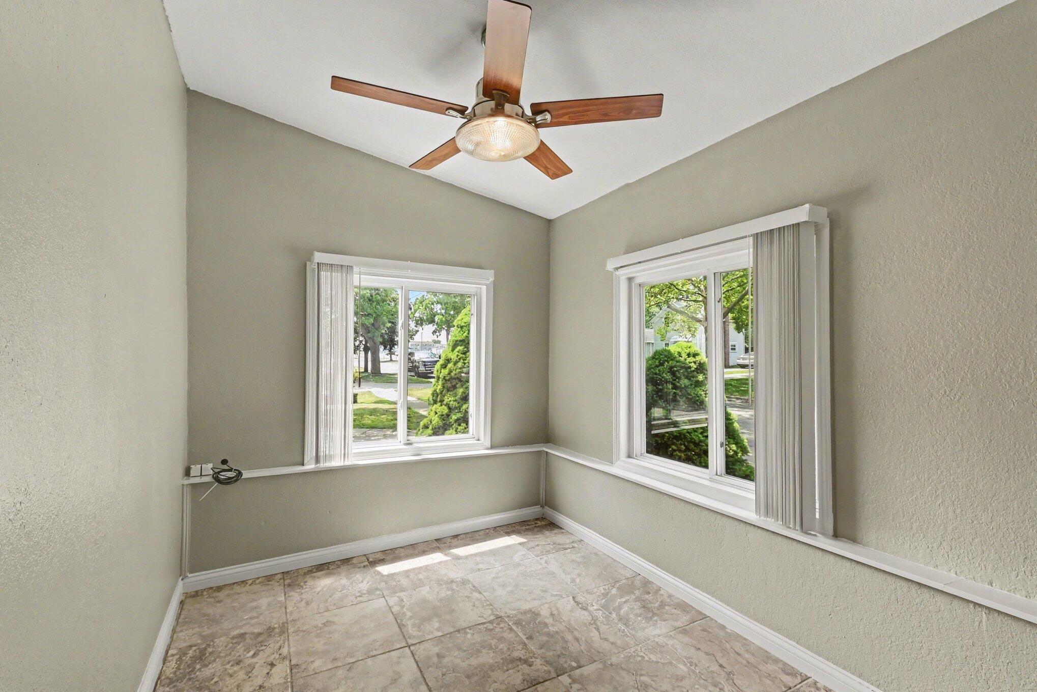 1011 State Street Adrian, MI 49221 - Photo 12 of 37 012_file_3121
