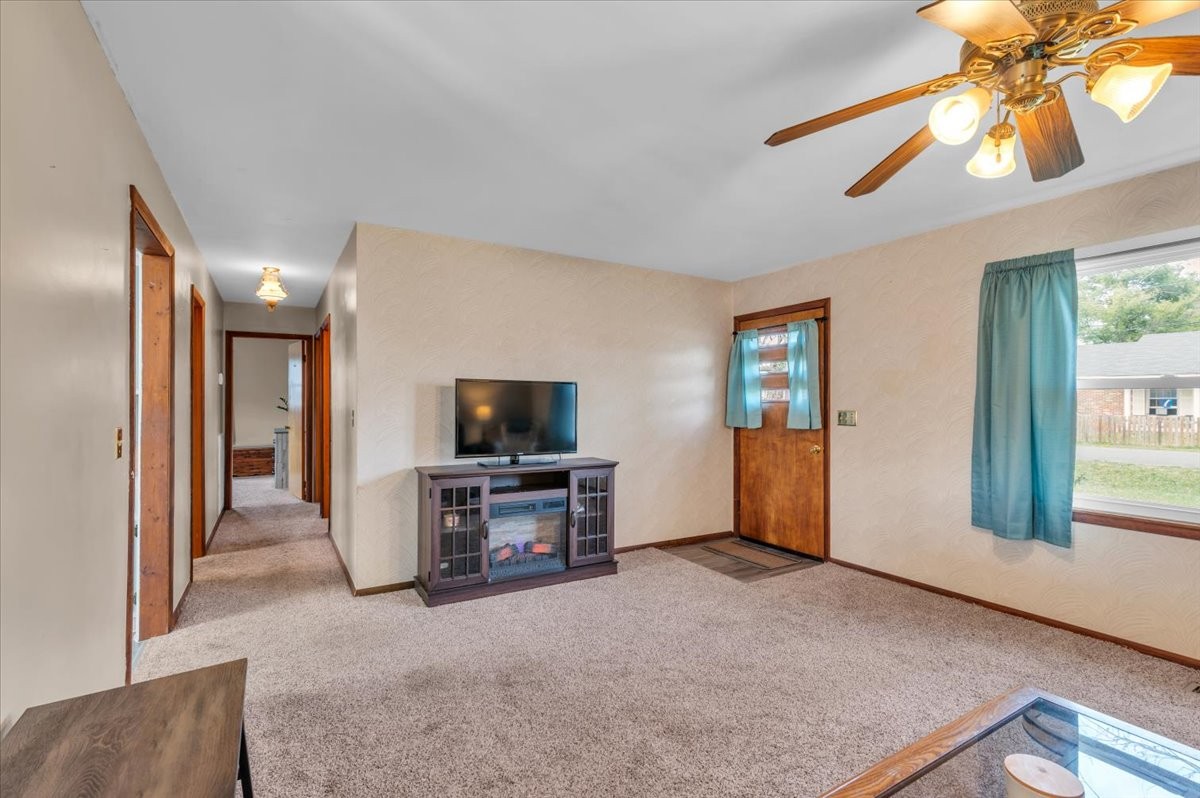 1001 Henley Street Decherd, TN 37324 - Photo 6 of 50
