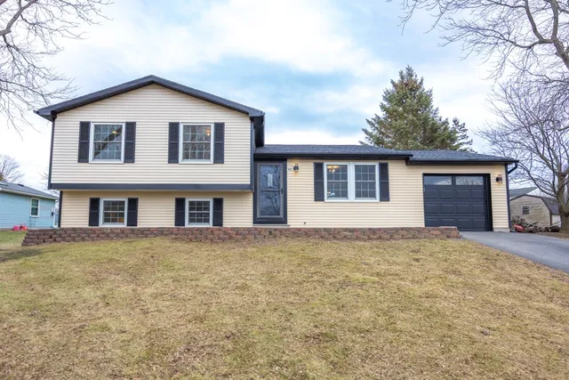 $379,900 | 95 Wildherd Drive, Henrietta, NY 14467
