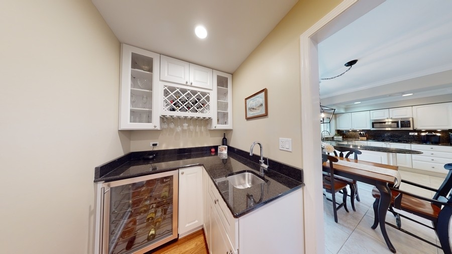 6 Knoll Ridge Road Rolling Meadows, IL 60008 - Photo 16 of 37 a kitchen that has a sink and a stove in it