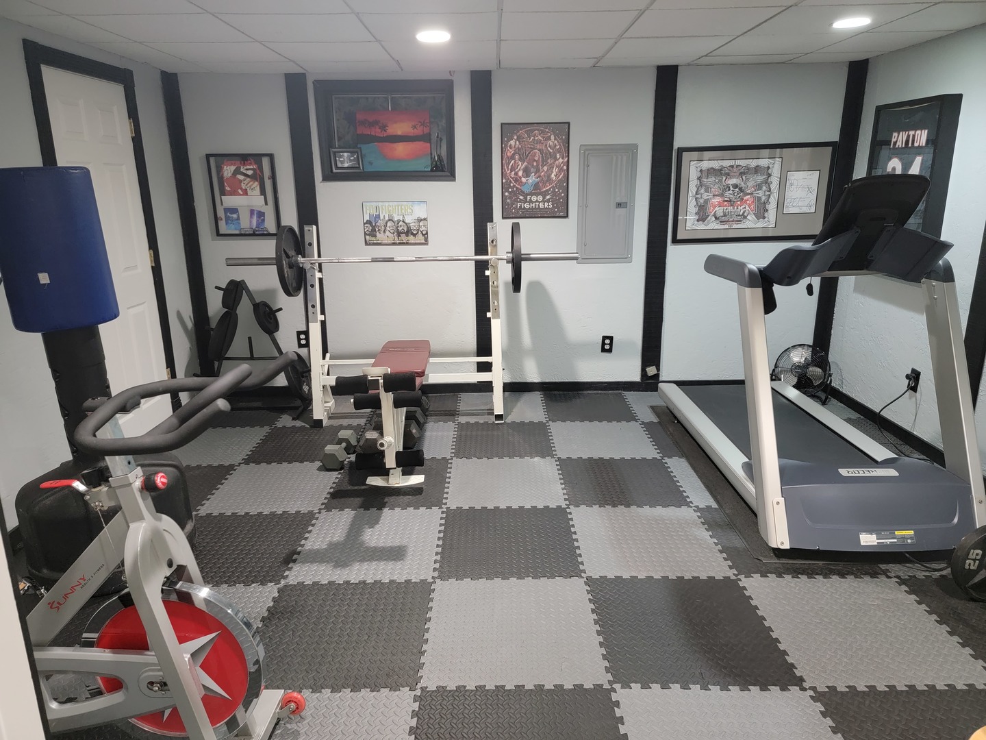 6 Knoll Ridge Road Rolling Meadows, IL 60008 - Photo 31 of 37 a view of a room with gym equipment