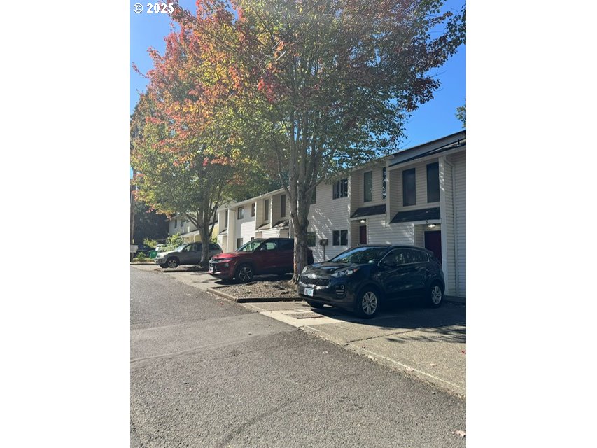 4921 Southwest 59th Avenue Portland, OR 97221 - Photo 3 of 17 Gallery Image 3