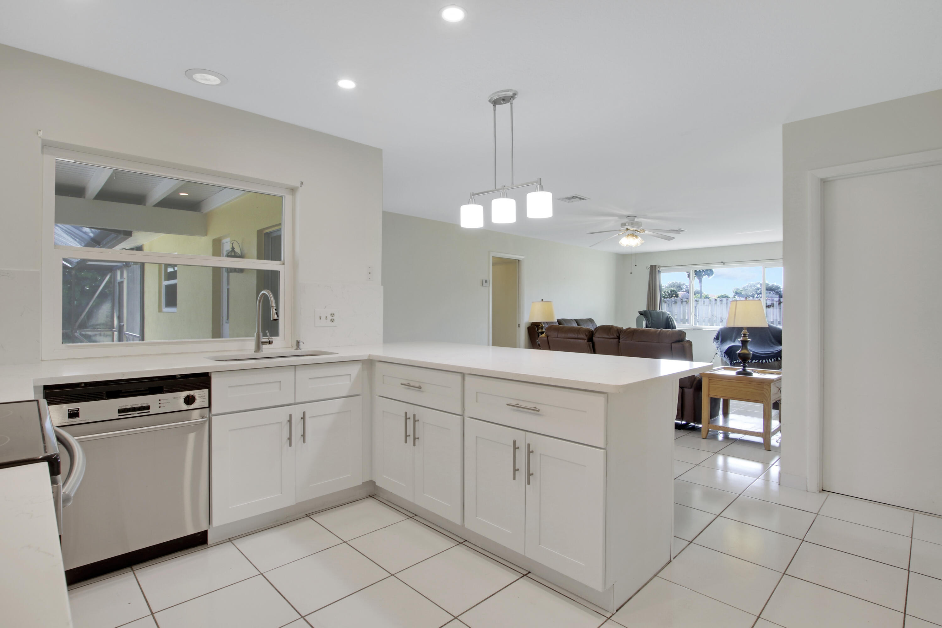 2480 Windsor Road Palm Beach Gardens, FL 33410 - Photo 7 of 44 Kitchen