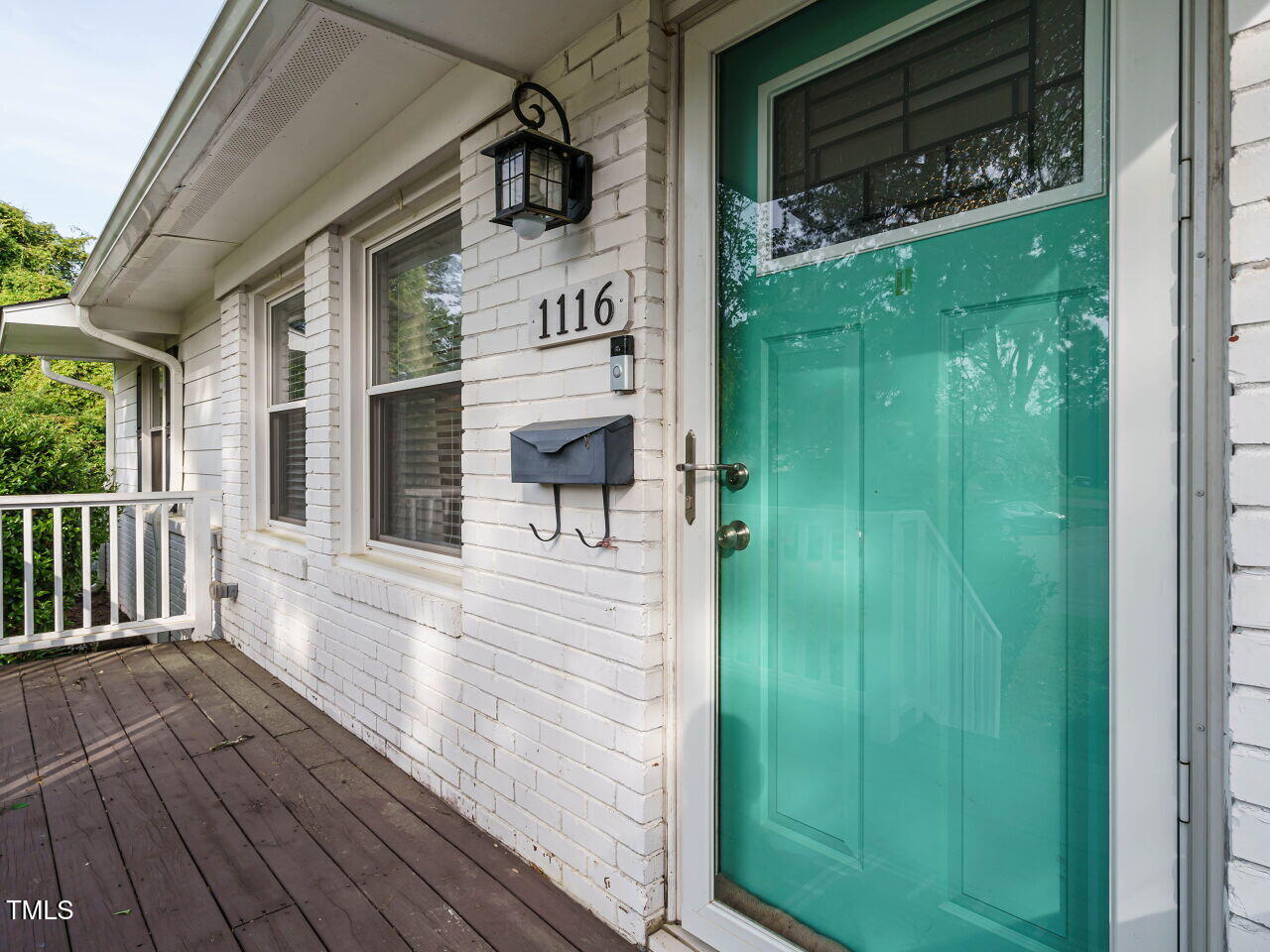 003-1280x960-front-porch