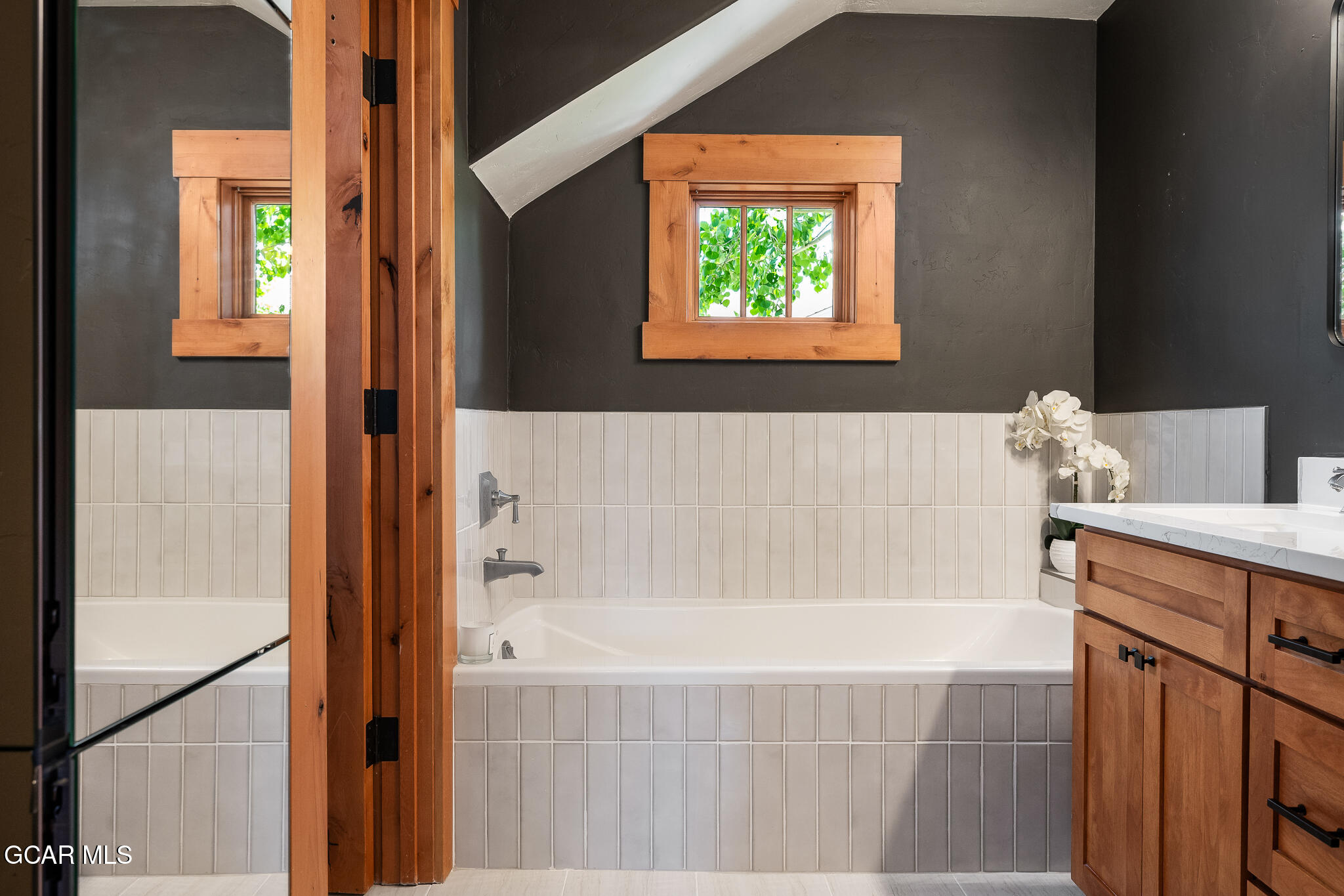 4 Rifle Shot Trail Fraser, CO 80442 - Photo 18 of 47 a bathroom with a bathtub and a shower